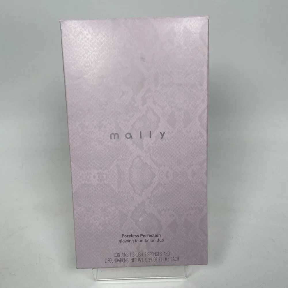Mally Poreless Perfection Glowing Foundation Medium Tan 2 Compacts + Brush Kit